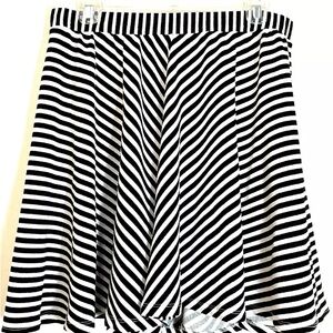 Torrid 3x Black White Striped Skirt A Line Short Flare Stretch Knit